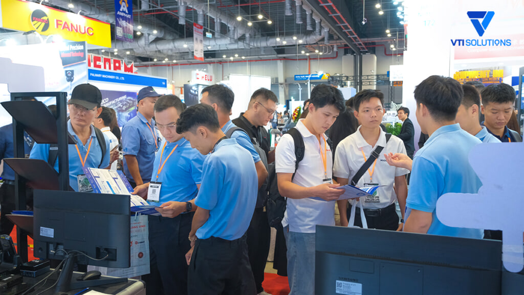 VTI Solutions đón tiếp hàng nghìn lượt khách ghé thăm gian hàng tại triển lãm VIMF x VIAF Bình Dương 2026