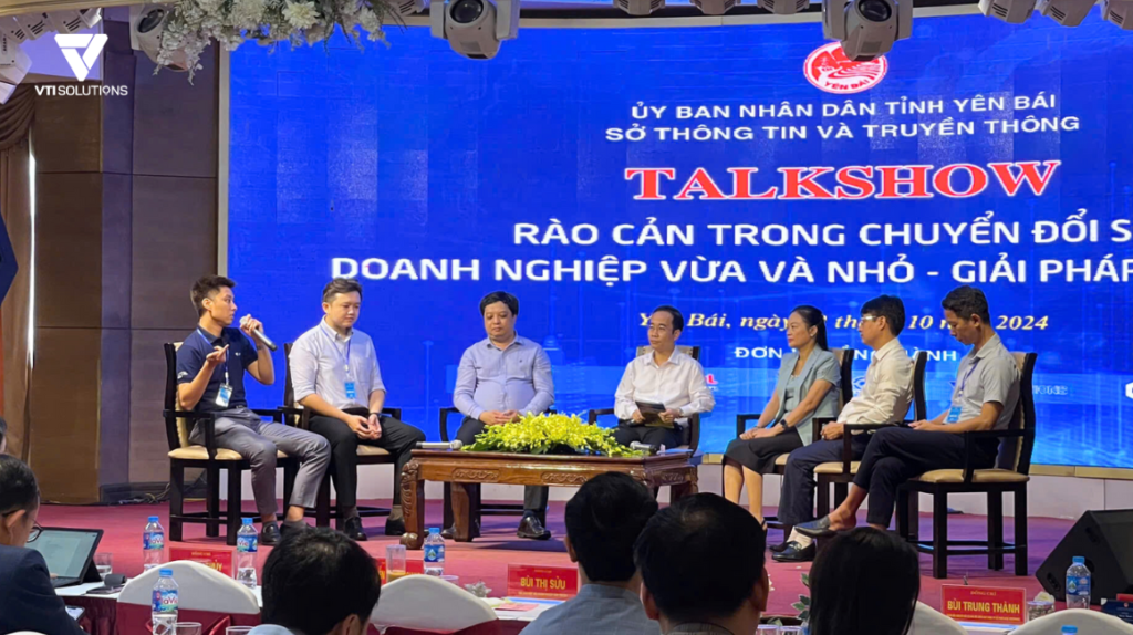 Ông Phạm Thanh Hà cùng các đại diện doanh nghiệp chia sẻ trong talkshow